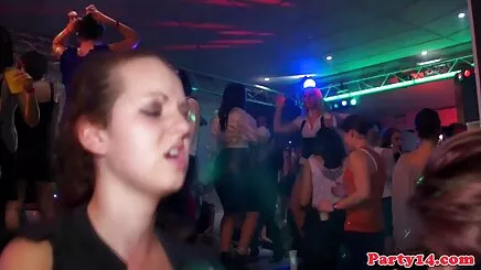 Da đen, là âm hộ như vậy là tốt, cô hai lần loanluan phude