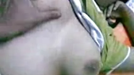 Britney Ánh sáng và Jade phim sex loanluan mecon Baker tại một bữa tiệc ngủ