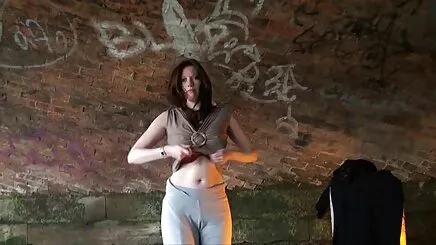 Cô gái tóc vàng và phim sex loanluan me con tắm